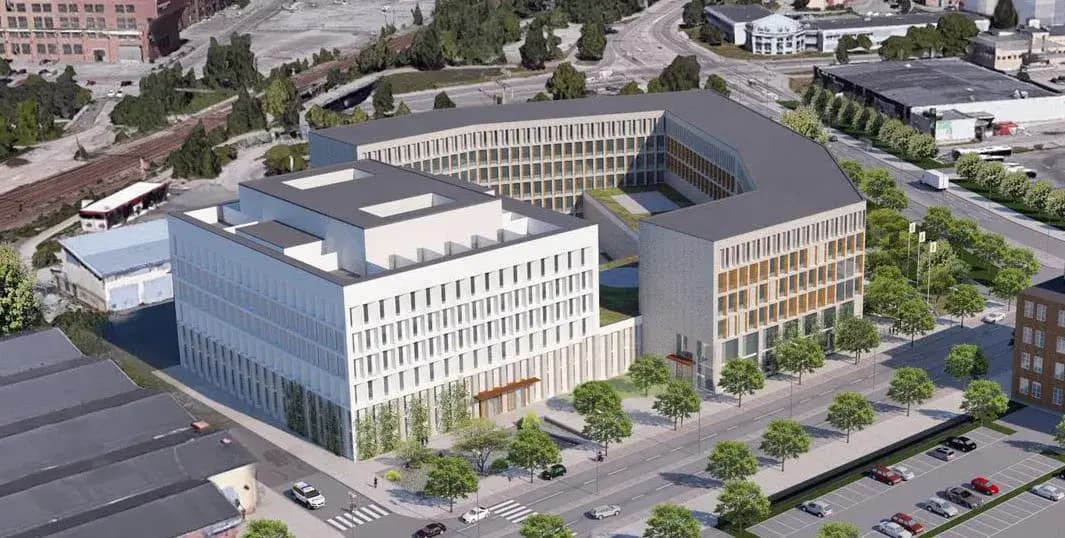 Semi-mobil tornkran Potain IGO 50 på byggarbetsplats i Uppsala, Ångpannan